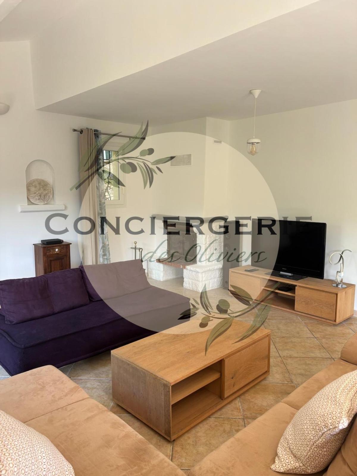 Villa Avec Piscine Belgentier Εξωτερικό φωτογραφία